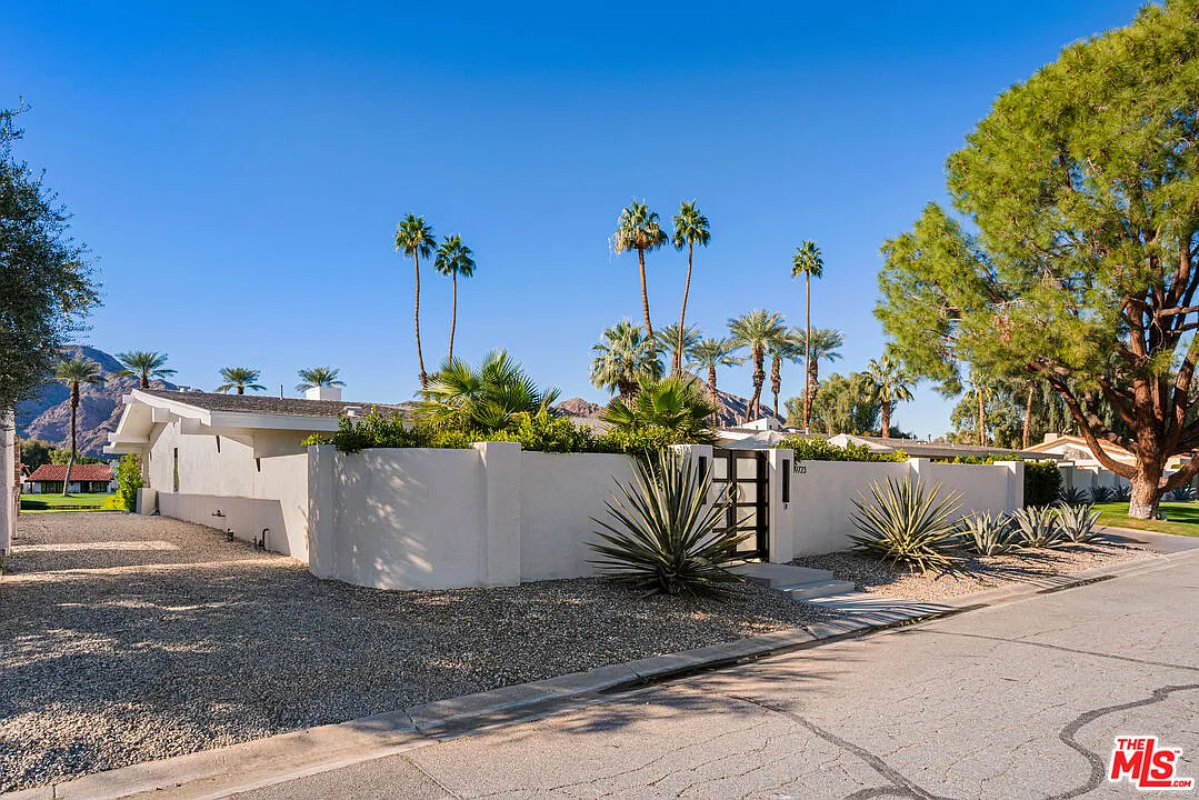 5 bed, 4.5 bath, 4792 sqft, $15,000 — Photo 1