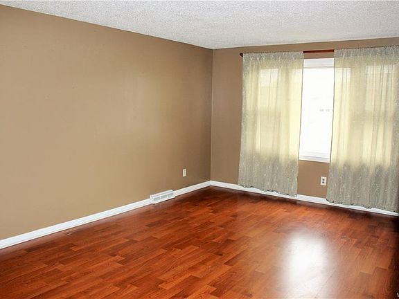 4th image of 84 Lemoine Ave
