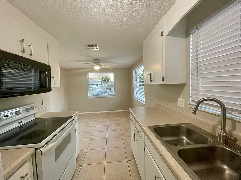 619 Shore Rd — Photo 8