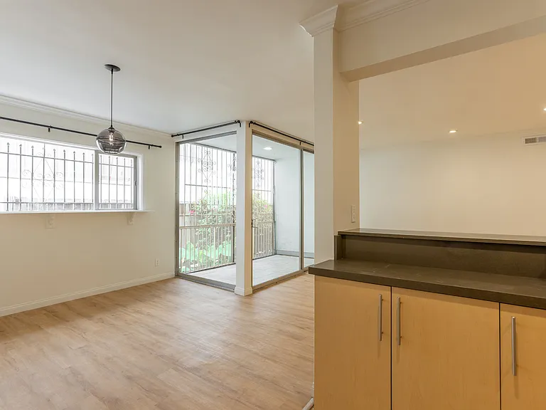 1539 N Laurel Ave #103 — Photo 16