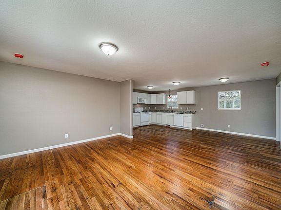 5th image of 51 Diane St