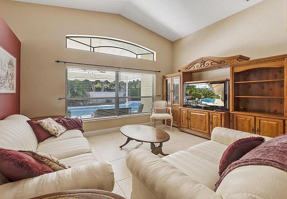 Home For Sale In Maple Isle