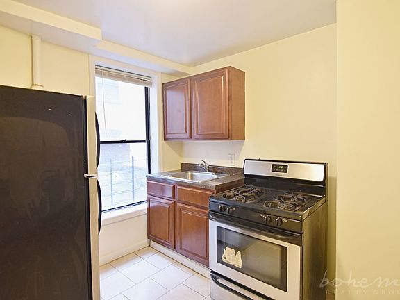 3rd image of 2304 Amsterdam Ave #A6