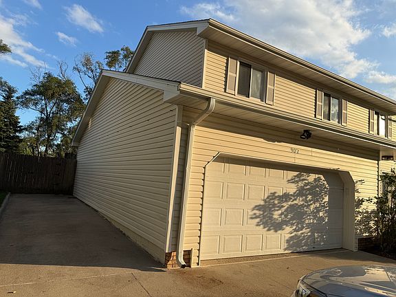 2nd image of 907 E Aberdeen Dr