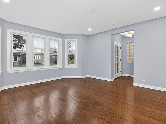 3rd image of 5624 W Pensacola Ave