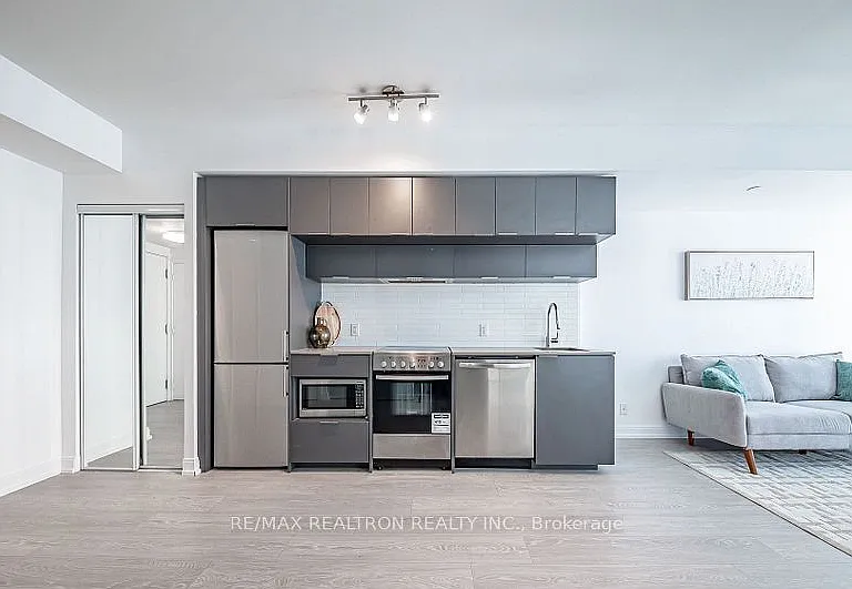 181 Dundas St E #702 — Photo 11