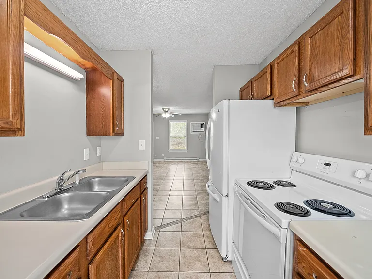 191 Oak St #2 — Photo 8