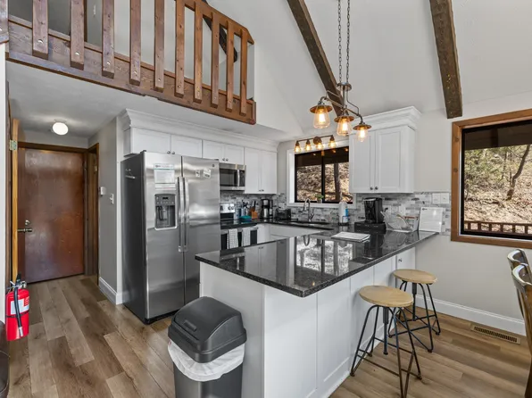 673 Killmon Rd, Basye, VA 22810