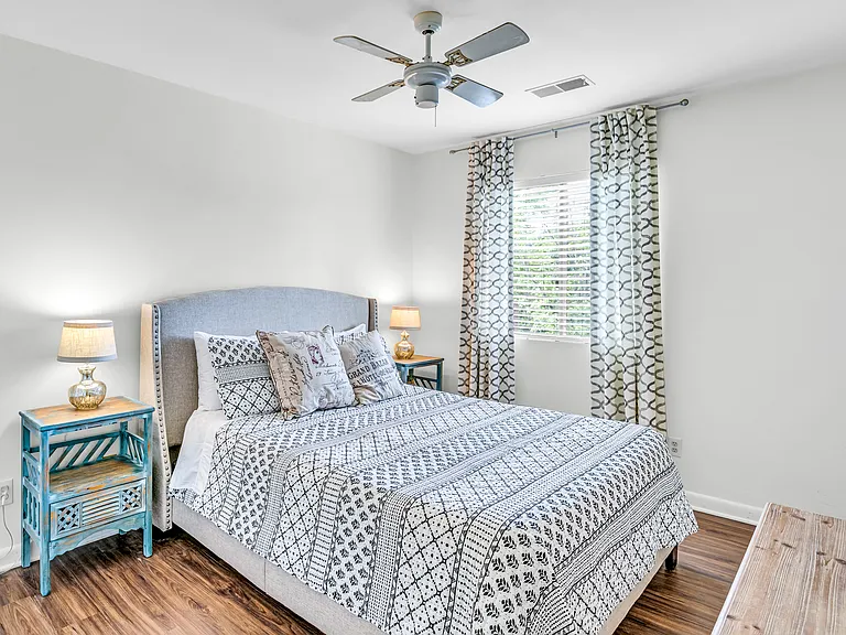 Queen bed with walk in closet