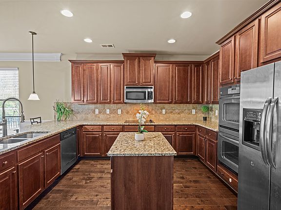 3rd image of 25 Lazy Willow Dr