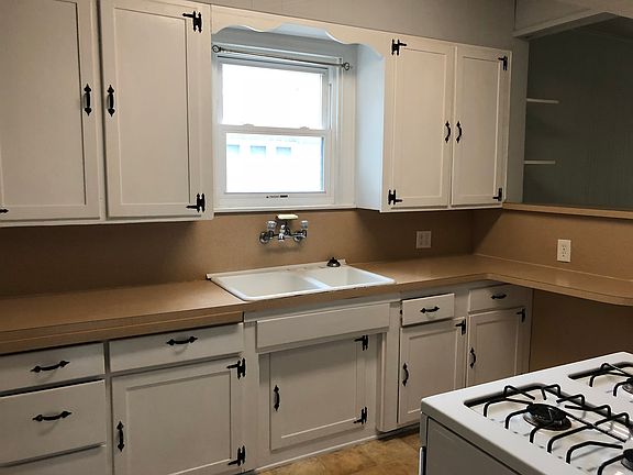 2nd image of 607 Park St