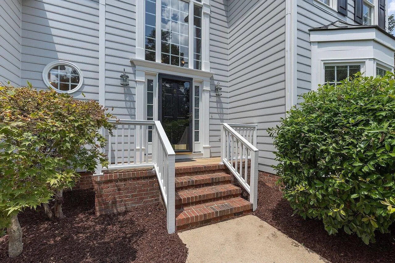 4 bed, 2.5 bath, 2520 sqft, $2,700 — Photo 3