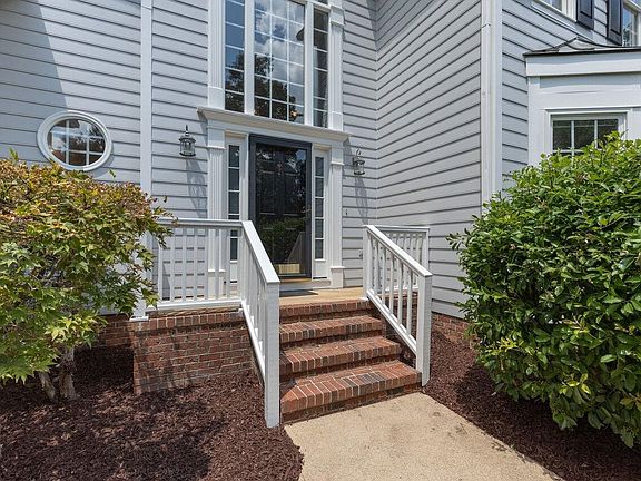 3rd image of 219 Covington Square Dr
