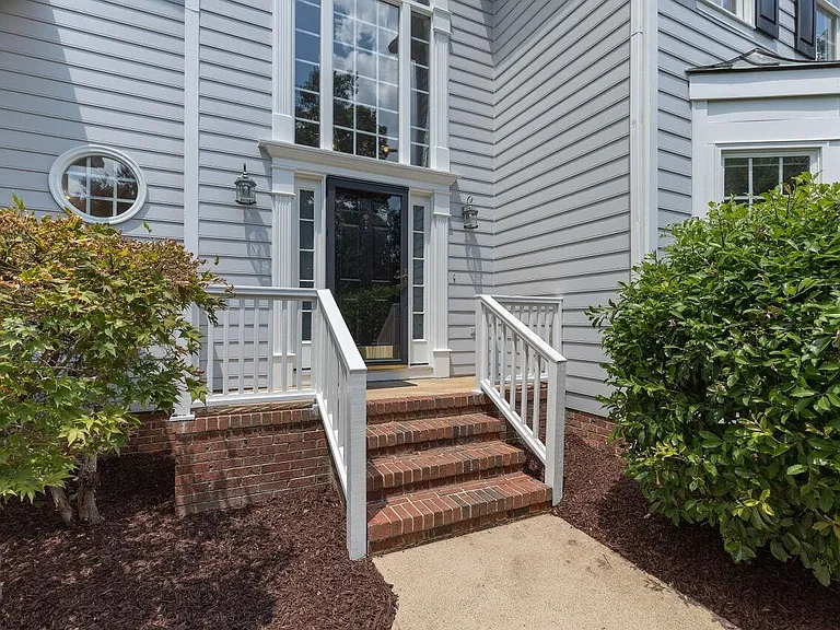219 Covington Square Dr — Photo 3