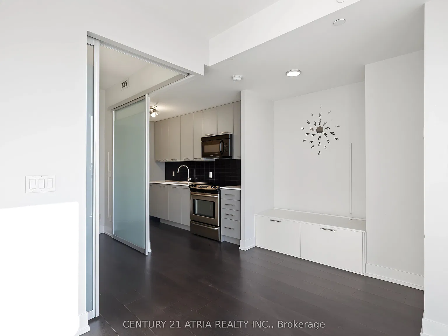 Xpression Condos — Photo 4