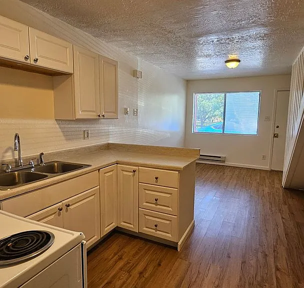 301 Morningside Dr SE #A-F — Photo 7