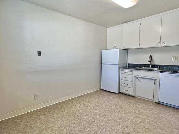 5th image of 610 Grand Fir Ave #14