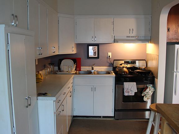 3rd image of 3415 Penn Ave N APT 1