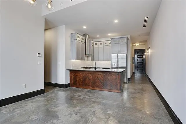 419 Carondelet St #305 — Photo 6