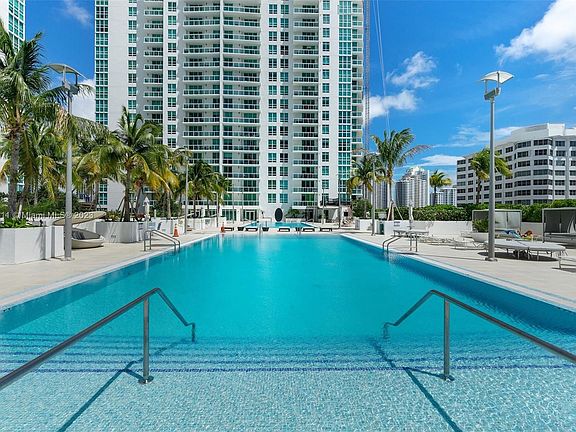 3rd image of 951 Brickell Ave APT 3701