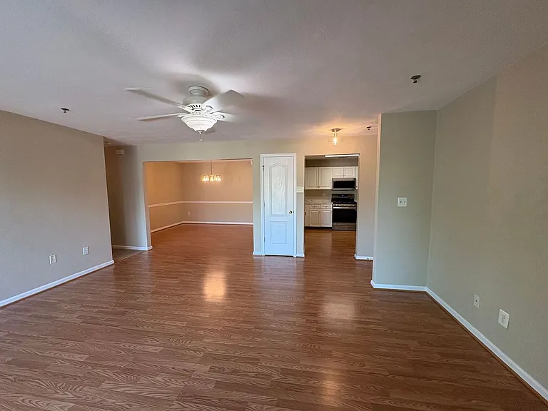 2204 Lesner Cres #200 — Photo 6