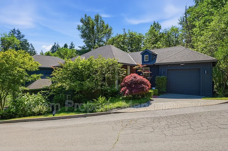 227 NW Seblar Dr