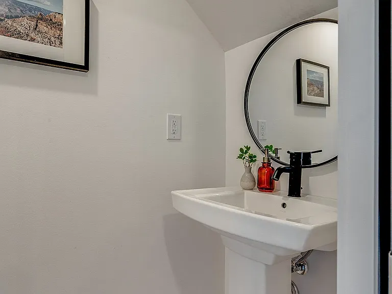 102 Duke St #10 — Photo 9