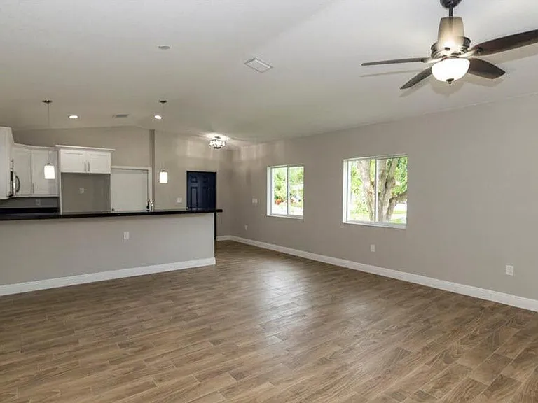 1140 NW 1st Ave — Photo 4