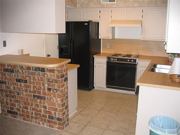 2nd image of 2701 Capistrano Ct S
