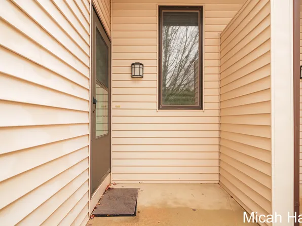 3454 Stonebluff Ln SW, Wyoming, MI 49519