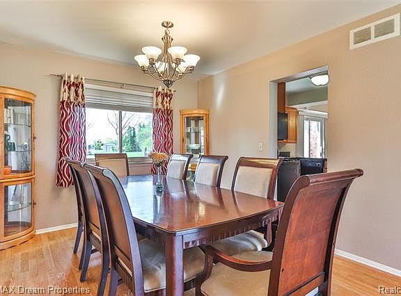 5th image of 44663 Crestmont Dr