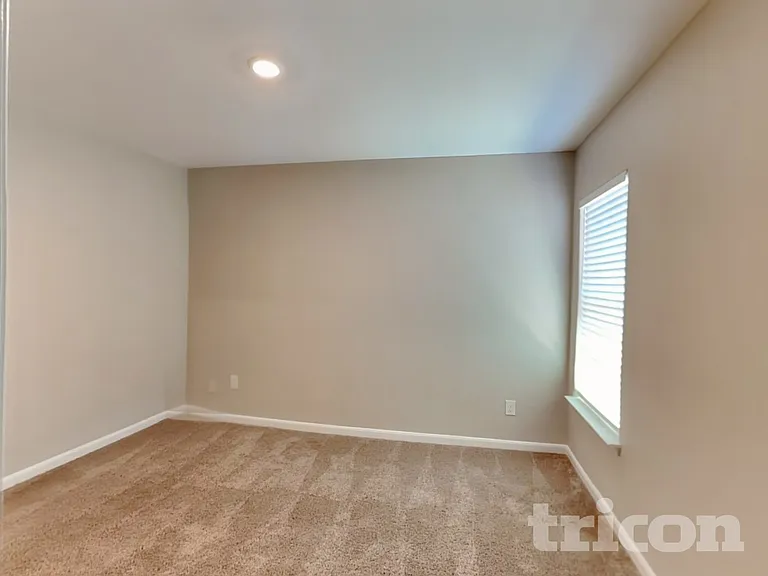 747 Wonderland Trl — Photo 11