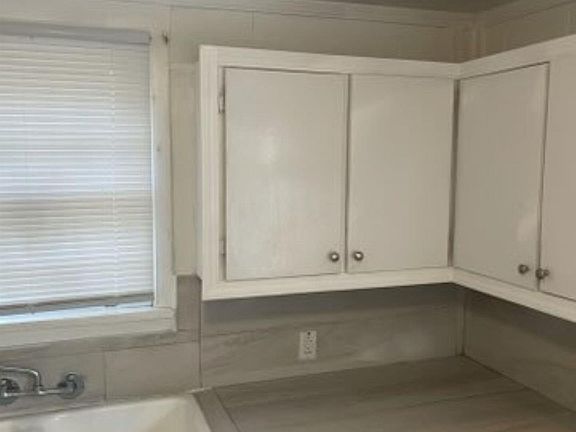 5th image of 3530 N 38th St