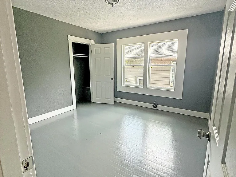 40-42 Pointview Ave #42 — Photo 7