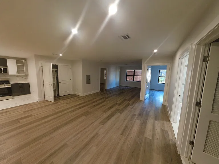 182 Carroll St #205 — Photo 3