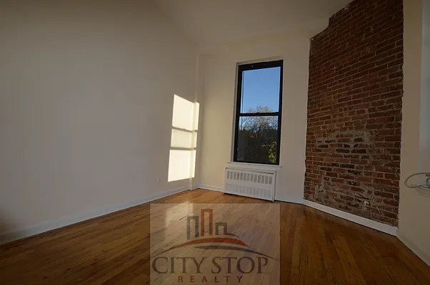 Rented by City Stop Realty | media 3