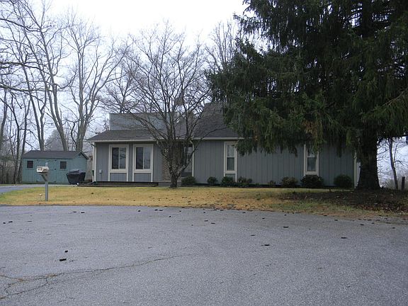 3rd image of 105 Thelma Ln