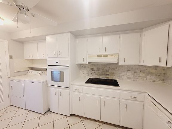 Beautiful Spacious Kitchen, with Huge Pantry.