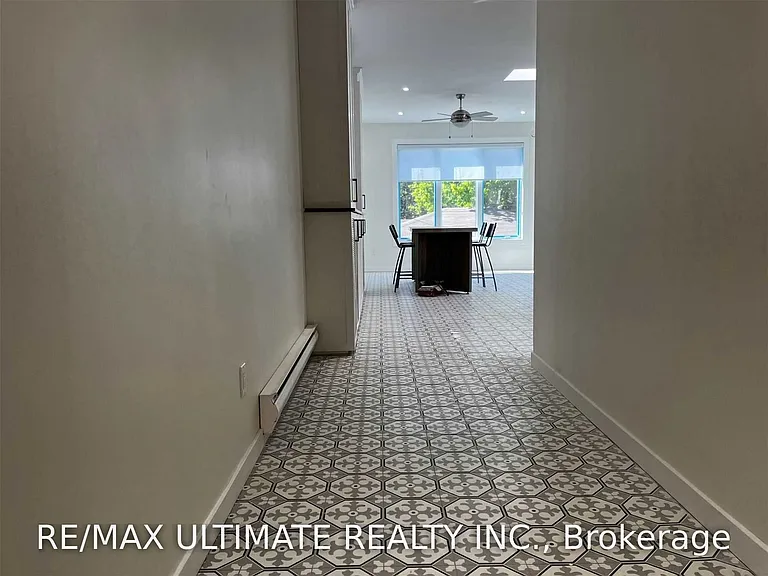 1065B Saint Clair Ave W — Photo 23