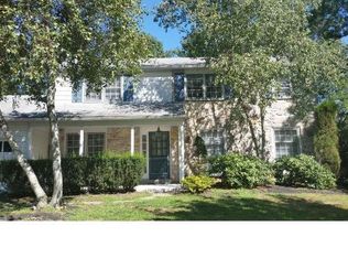 504 Old Schoolhouse Ln, Springfield, PA 19064