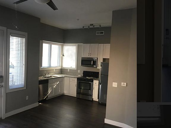 4th image of 2028 W Cary St APT 2
