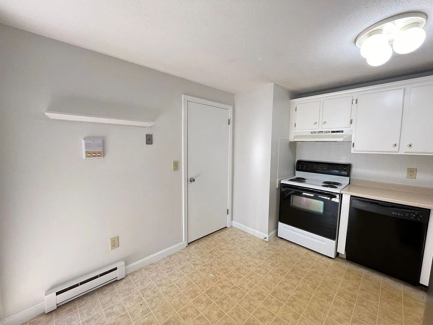 1 bed, 1.0 bath, 867 sqft, $1,600 — Photo 2