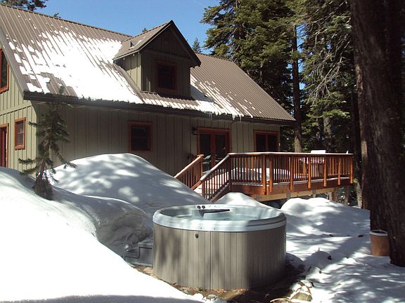 3rd image of 385 Grouse Dr