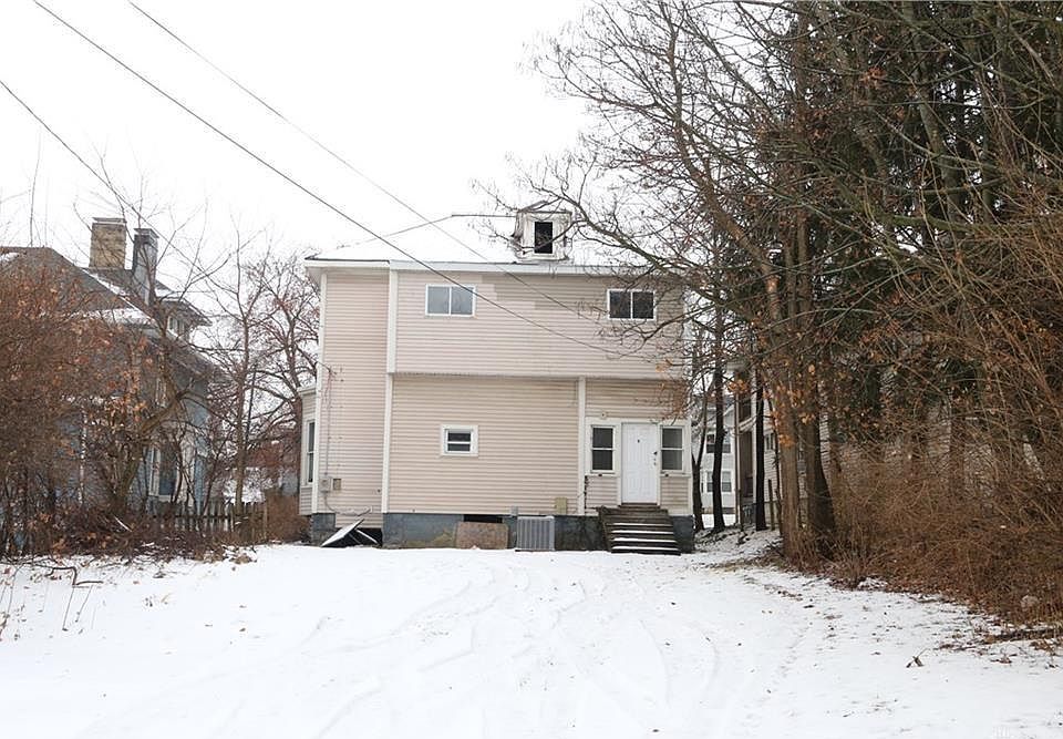 2nd image of 1014 N Limestone St