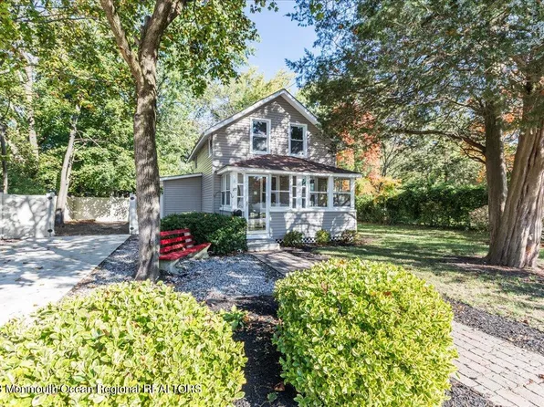 29 Pine Street, Lakehurst, NJ 08733