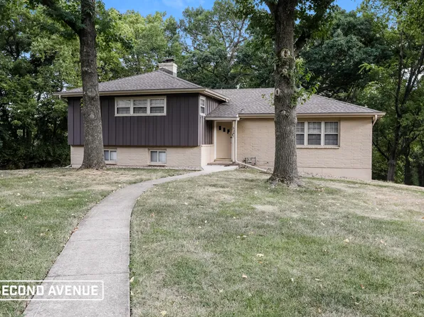 6241 N Robinhood Ln, Kansas City, MO 64151
