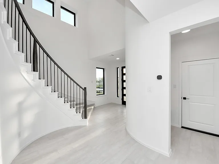 10706 Ursa St — Photo 43