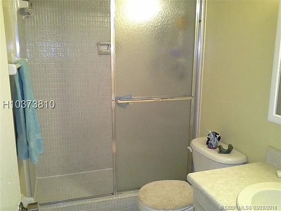 5th image of 608 NE 2nd St APT 437