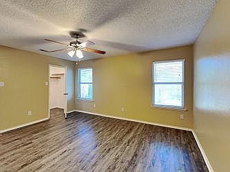 4th image of 3332 Silver Creek Dr