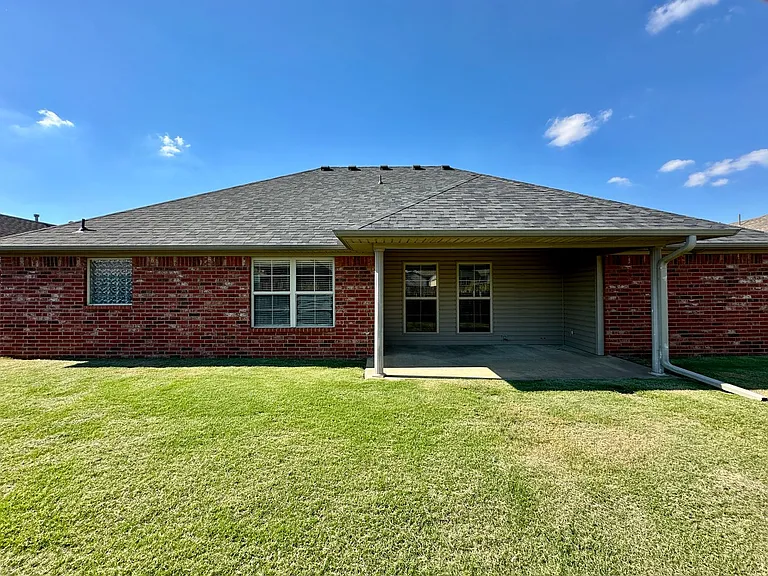 612 Windbrook Ct — Photo 32
